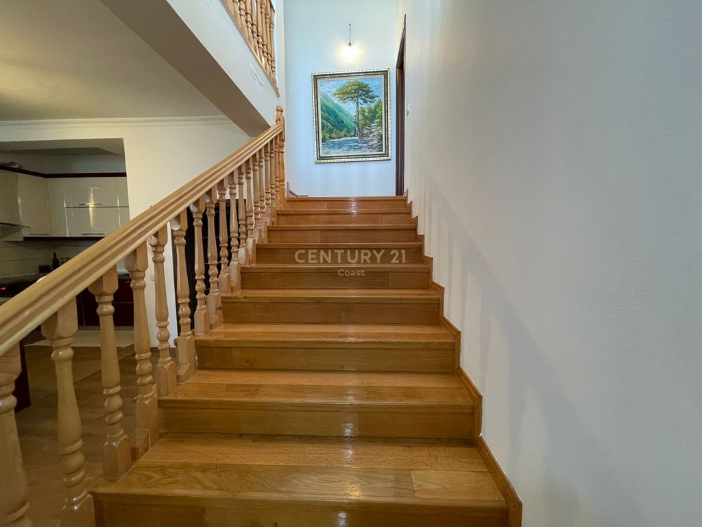 VILLA FOR SALE IN THE "PARTIZANI" NEIGHBORHOOD, VLORE!!
