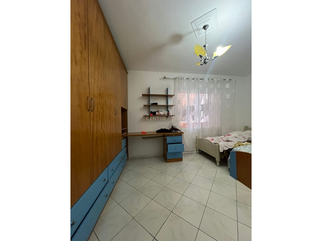 2+1+2 apartment for rent in Vlora, near the school "Ismail Qemali"