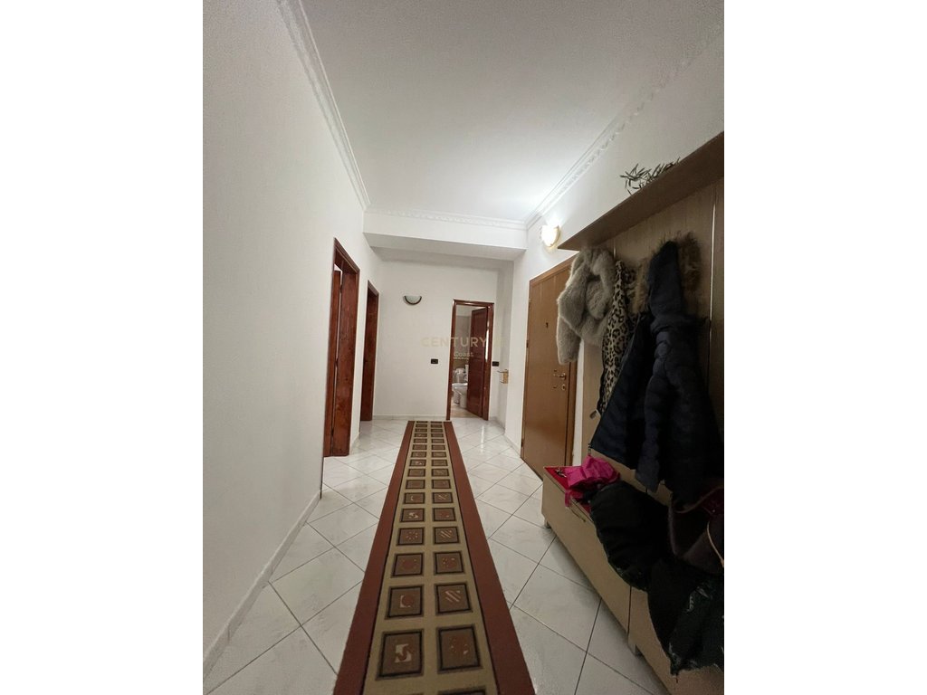 2+1+2 apartment for rent in Vlora, near the school "Ismail Qemali"