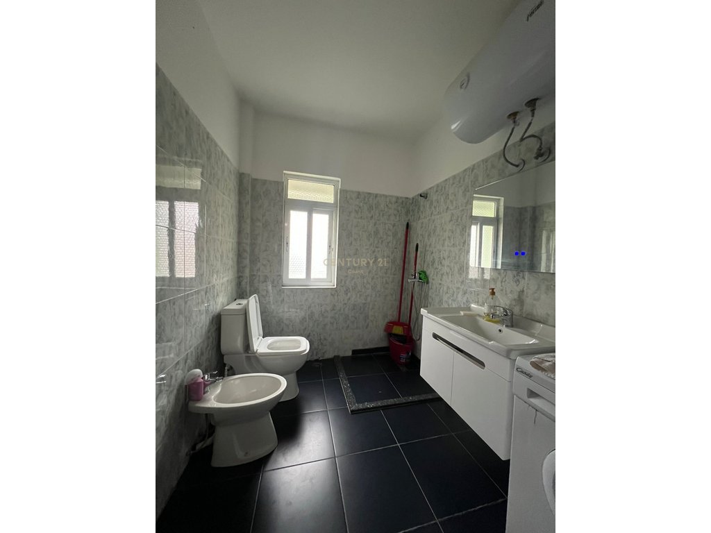2+1+2 apartment for rent in Vlora, near the school "Ismail Qemali"