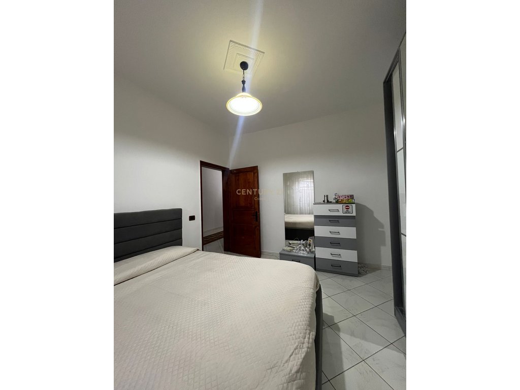2+1+2 apartment for rent in Vlora, near the school "Ismail Qemali"