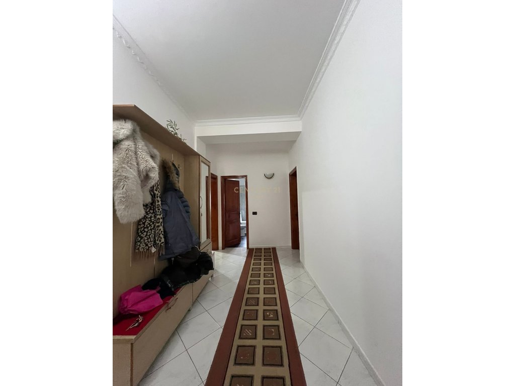 2+1+2 apartment for rent in Vlora, near the school "Ismail Qemali"