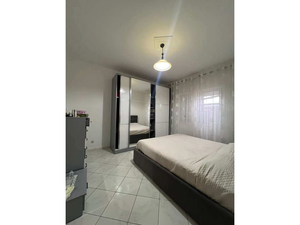 2+1+2 apartment for rent in Vlora, near the school "Ismail Qemali"