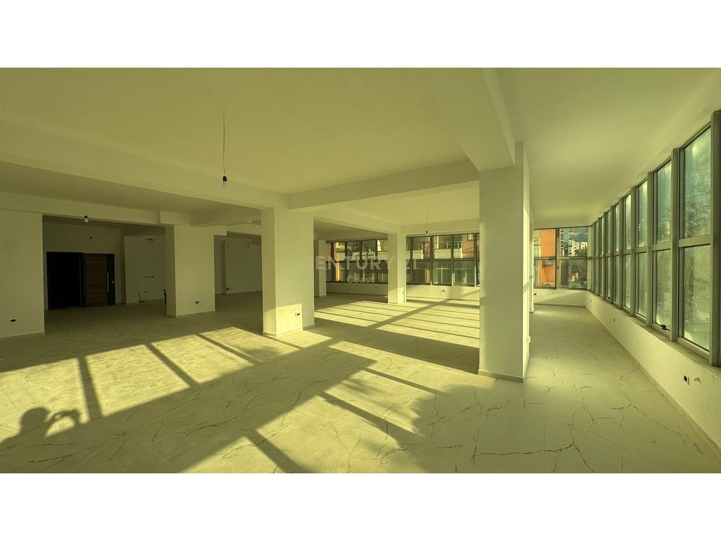 PREMIUM COMMERCIAL SPACE IN THE HEART OF VLORE, VLORE BOULEVARD - SKELE!