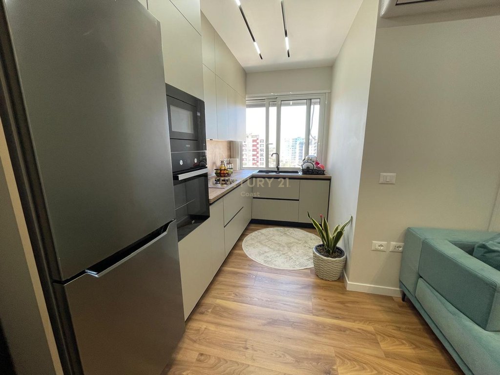 Modern 2+1 apartment offered in Vlora – “Pavarësia” Street in Kombinat!