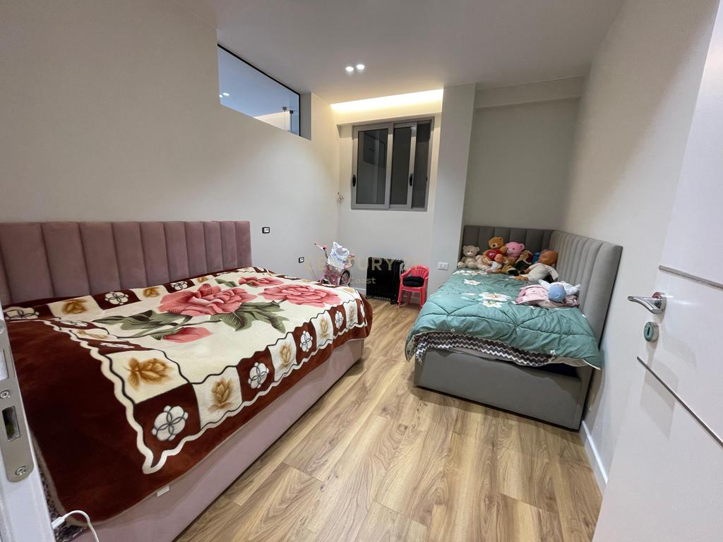 Modern 2+1 apartment offered in Vlora – “Pavarësia” Street in Kombinat!