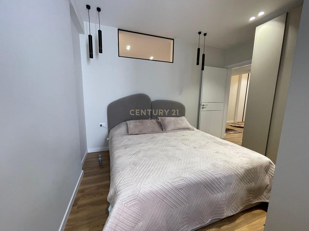 Modern 2+1 apartment offered in Vlora – “Pavarësia” Street in Kombinat!