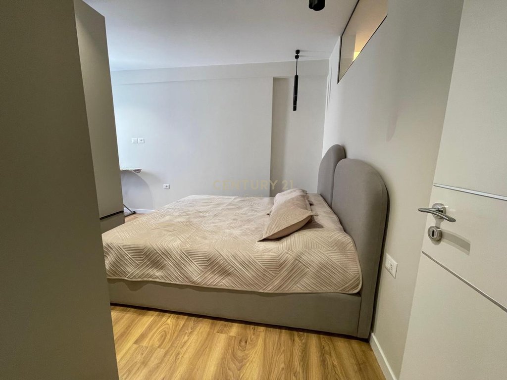 Modern 2+1 apartment offered in Vlora – “Pavarësia” Street in Kombinat!