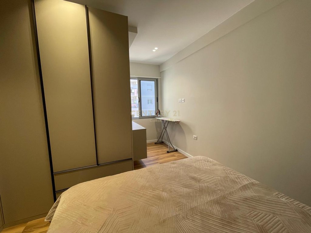 Modern 2+1 apartment offered in Vlora – “Pavarësia” Street in Kombinat!