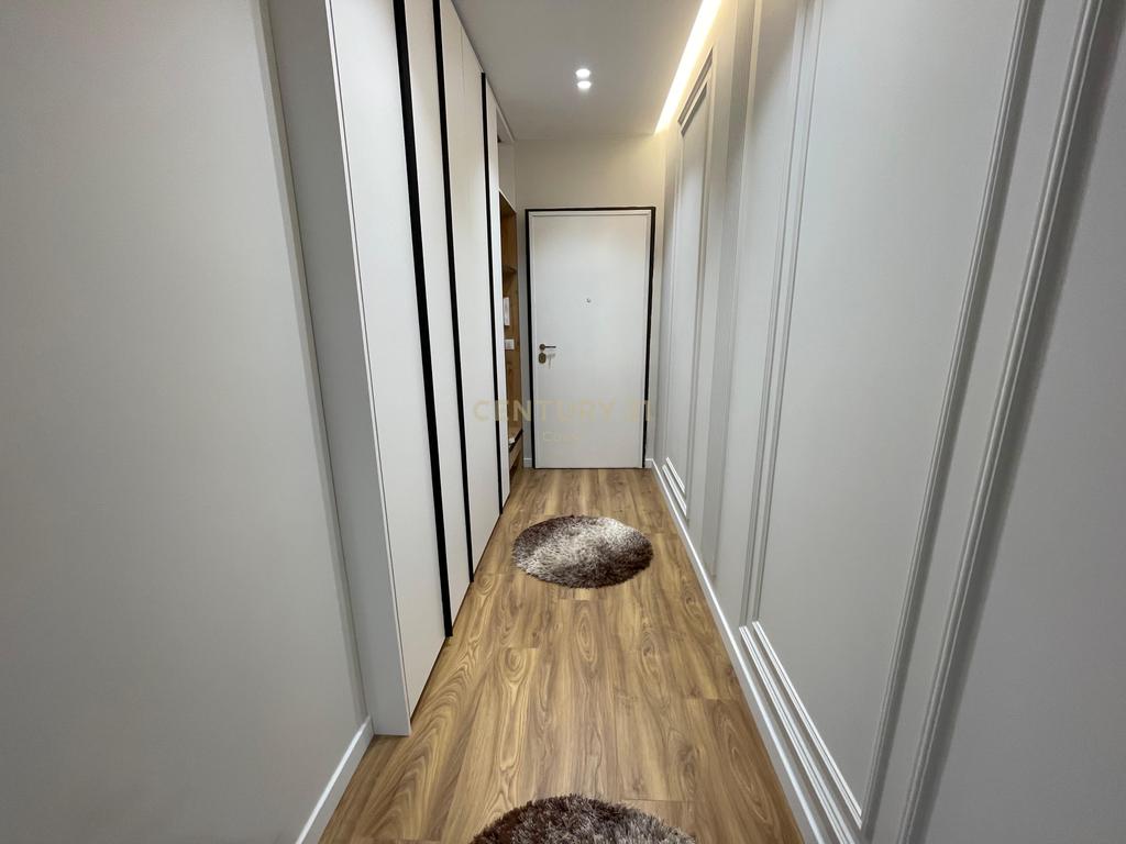 Modern 2+1 apartment offered in Vlora – “Pavarësia” Street in Kombinat!