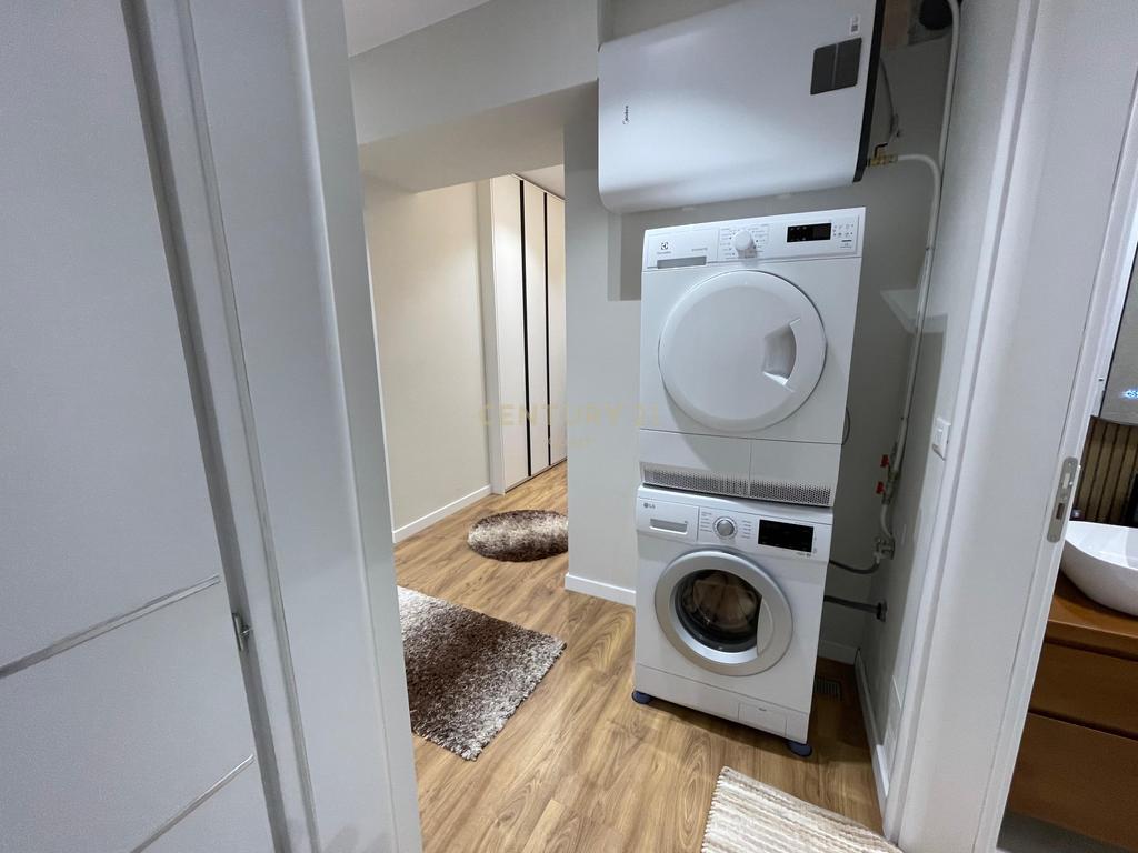 Modern 2+1 apartment offered in Vlora – “Pavarësia” Street in Kombinat!