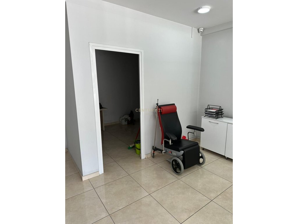 BUSINESS PREMISES FOR RENT NEAR THE HOSPITAL, VLORE – IDEAL FOR CLINIC, LABORATORY OR AESTHETIC CENTER