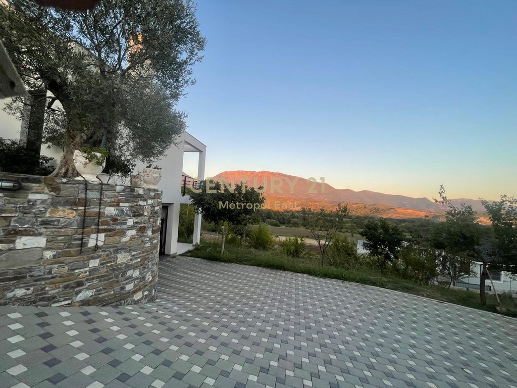 3-STOREY VILLA FOR SALE WITH A LAND AREA OF 1000m2 IN THE FARKA AREA