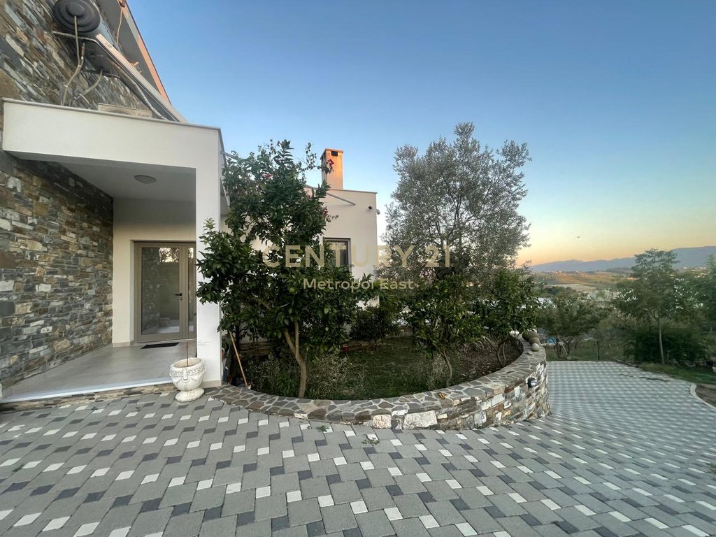 3-STOREY VILLA FOR SALE WITH A LAND AREA OF 1000m2 IN THE FARKA AREA