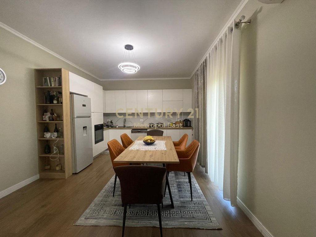 INDIVIDUAL VILLA FOR RENT SURROUNDED BY 1000m2 OF GREENERY IN THE LUNDRA AREA