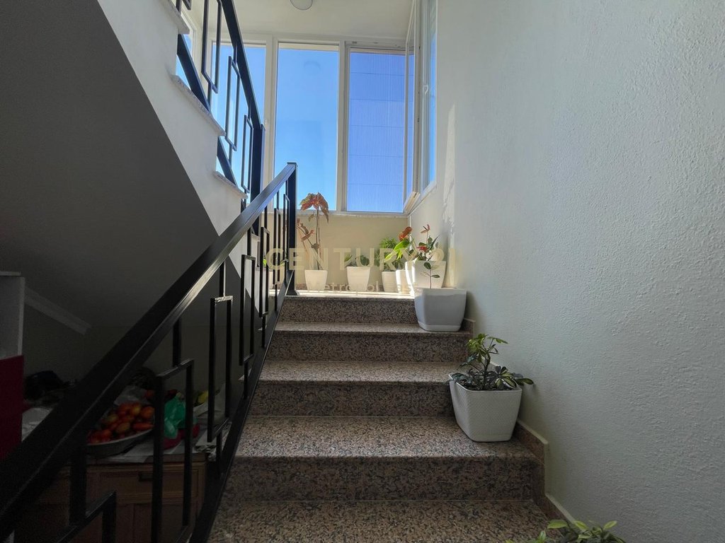 INDIVIDUAL VILLA FOR RENT SURROUNDED BY 1000m2 OF GREENERY IN THE LUNDRA AREA