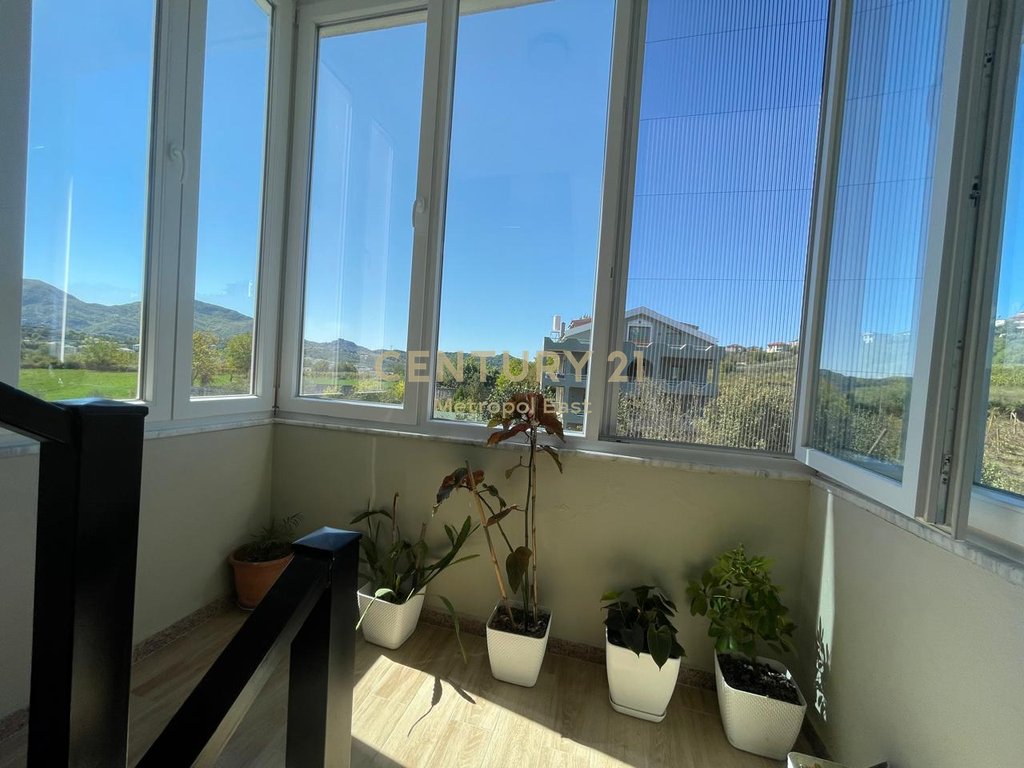 INDIVIDUAL VILLA FOR RENT SURROUNDED BY 1000m2 OF GREENERY IN THE LUNDRA AREA
