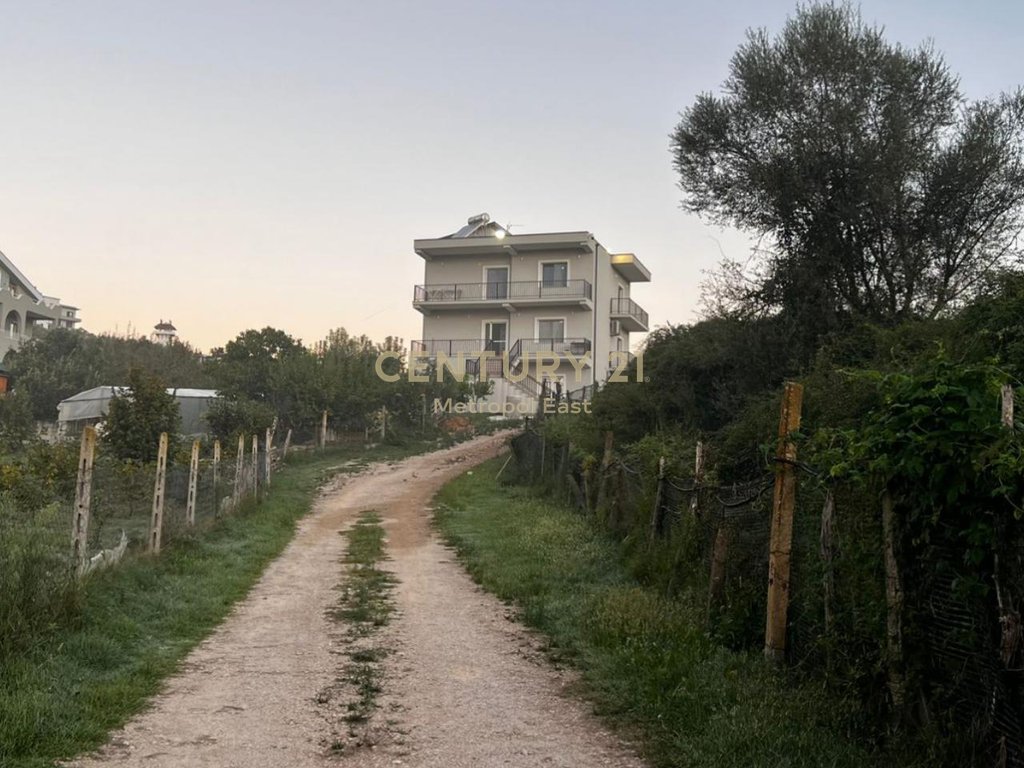INDIVIDUAL VILLA FOR RENT SURROUNDED BY 1000m2 OF GREENERY IN THE LUNDRA AREA