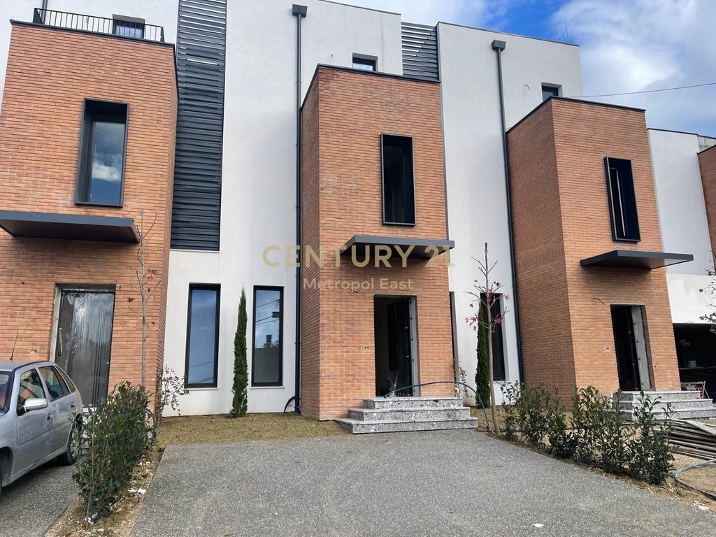 VILLA FOR SALE IN PICCADILLY RESIDENCE