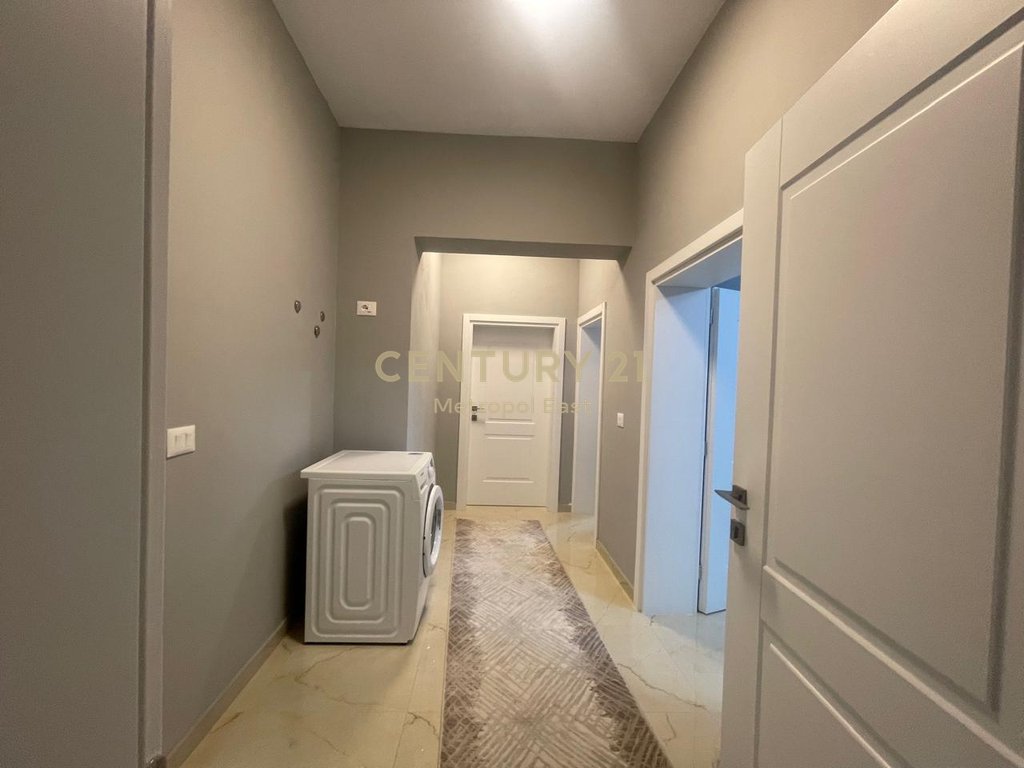 The top floor of a 3-story villa in Farke is for rent