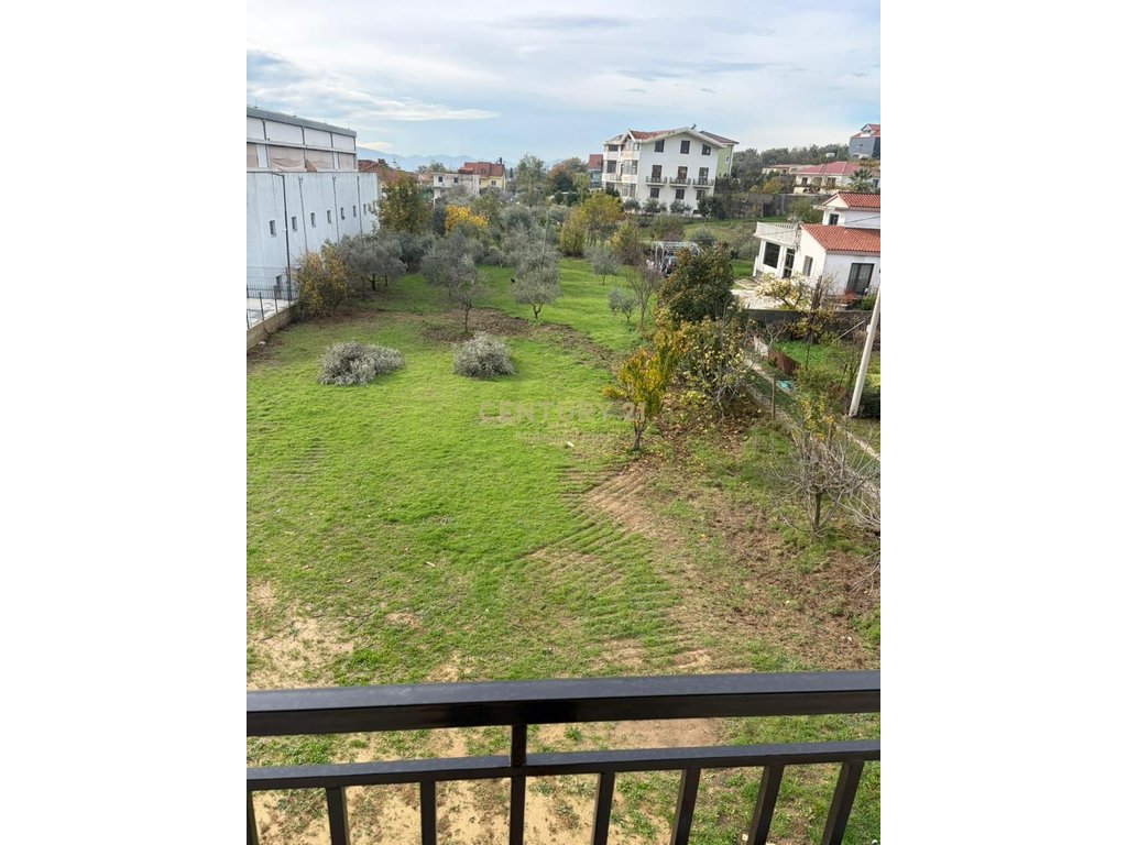 The top floor of a 3-story villa in Farke is for rent