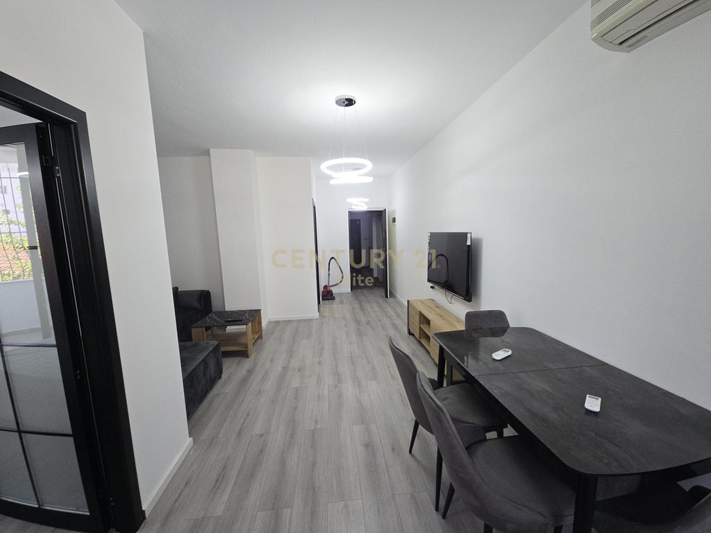 Qira, Apartment 1+1, Zogu i Pare Boulevard