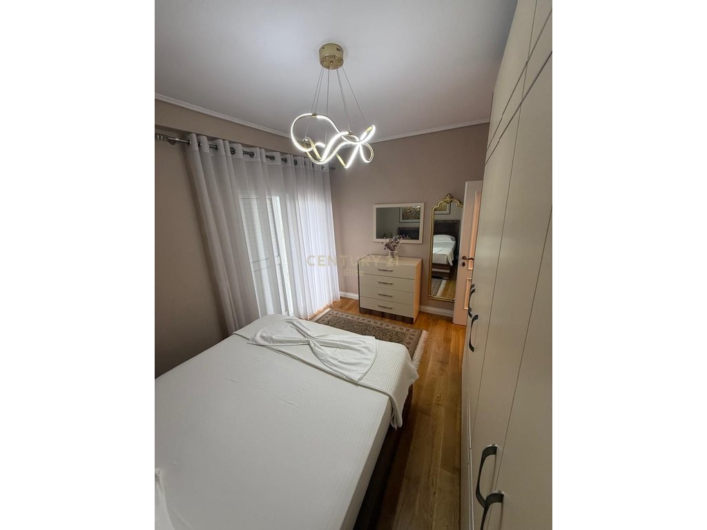 Qira, Apartment 2+1, Myslym Shyri