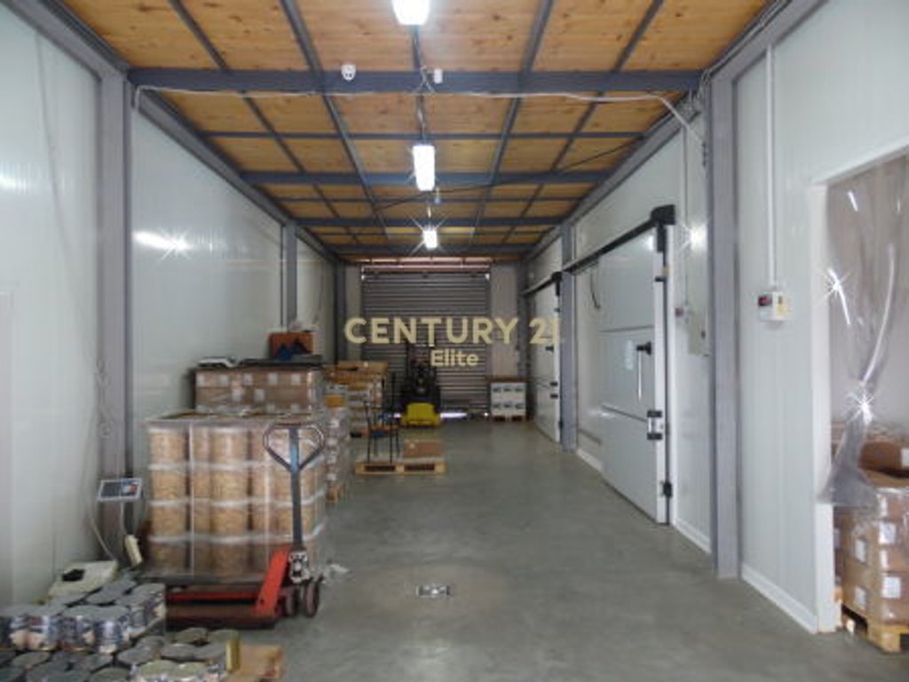 Refrigerated room for rent on the Tirana-Durres Highway