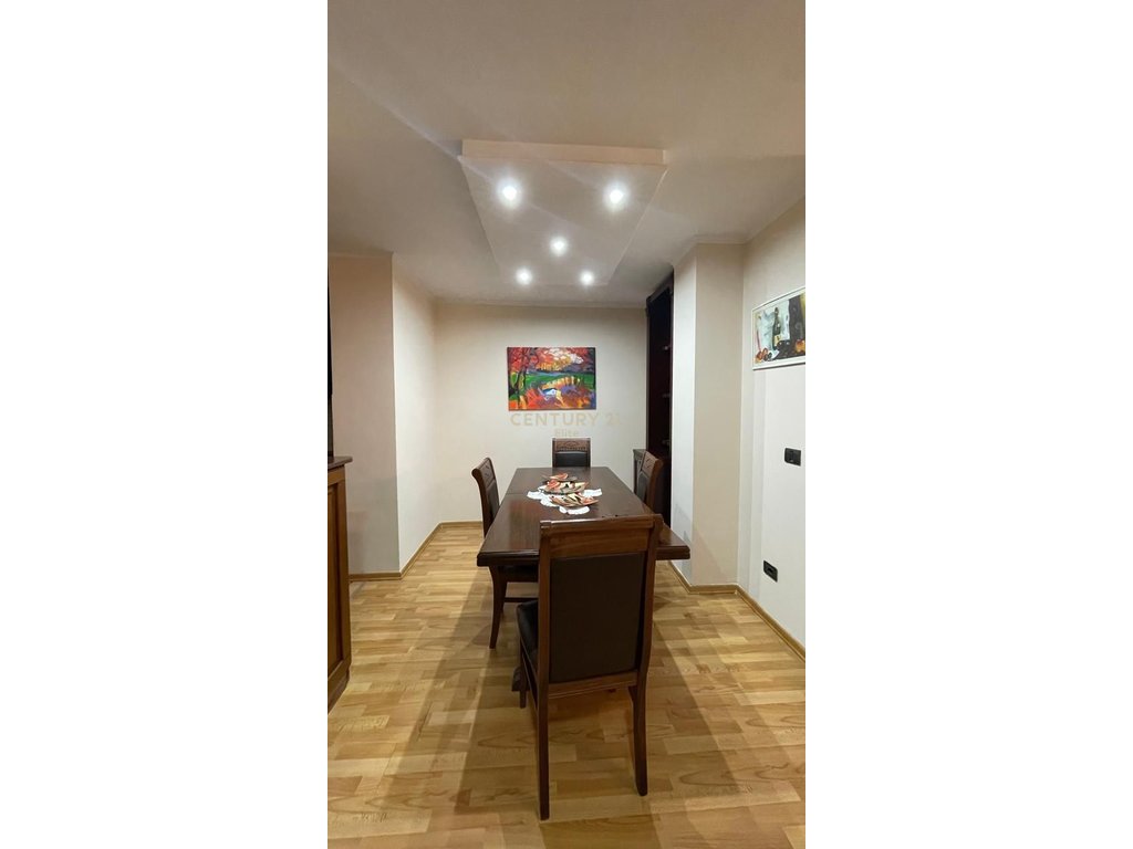 Qira, Apartment 2+1+2, Wilson Square