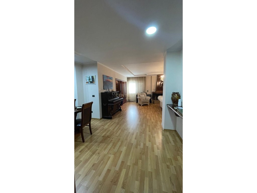 Qira, Apartment 2+1+2, Wilson Square