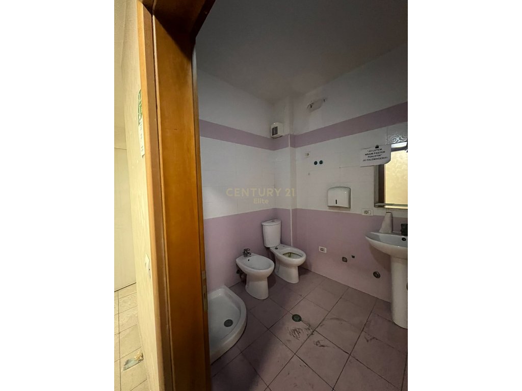 Qira, Ambient Business, Kashar