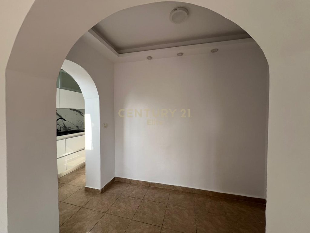 Apartment 2+1 for sale near Ambulance 9, on Kavaja Street