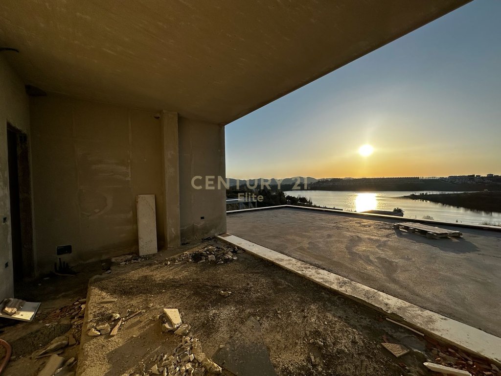 Villa for sale with a swimming pool near Lake Farka