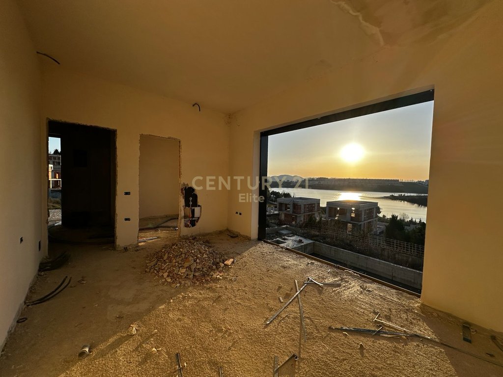 Villa for sale with a swimming pool near Lake Farka