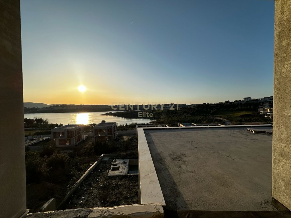Villa for sale with a swimming pool near Lake Farka