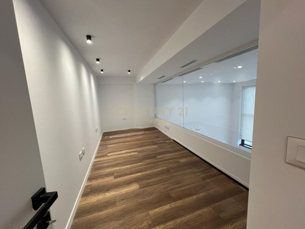 Commercial unit for sale at Tirana Golden Park opposite American 3