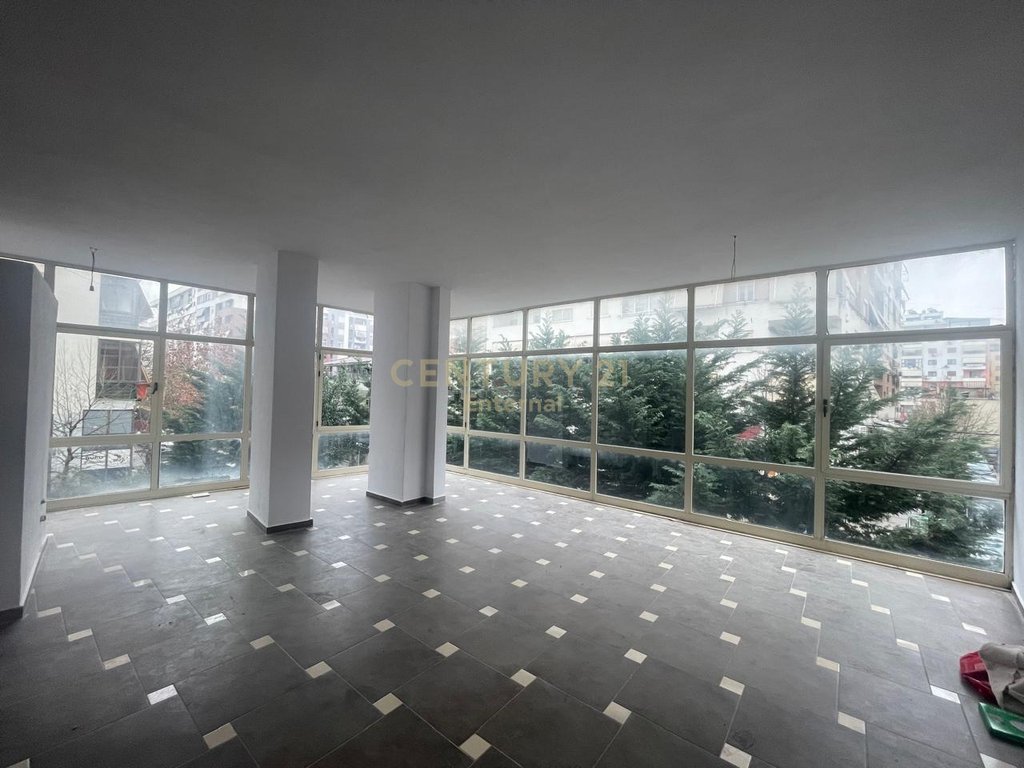 Commercial Space for Rent in Astir