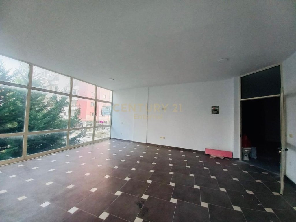 Commercial Space for Rent in Astir