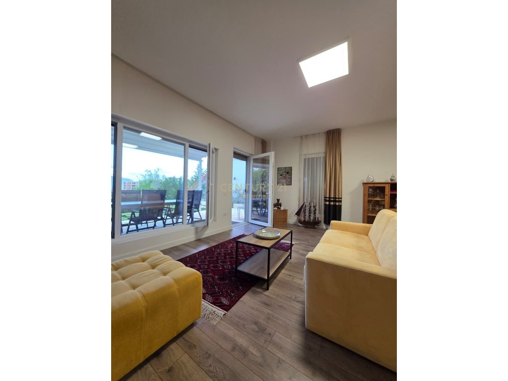 Villa for sale in Liqeni e Farkes
