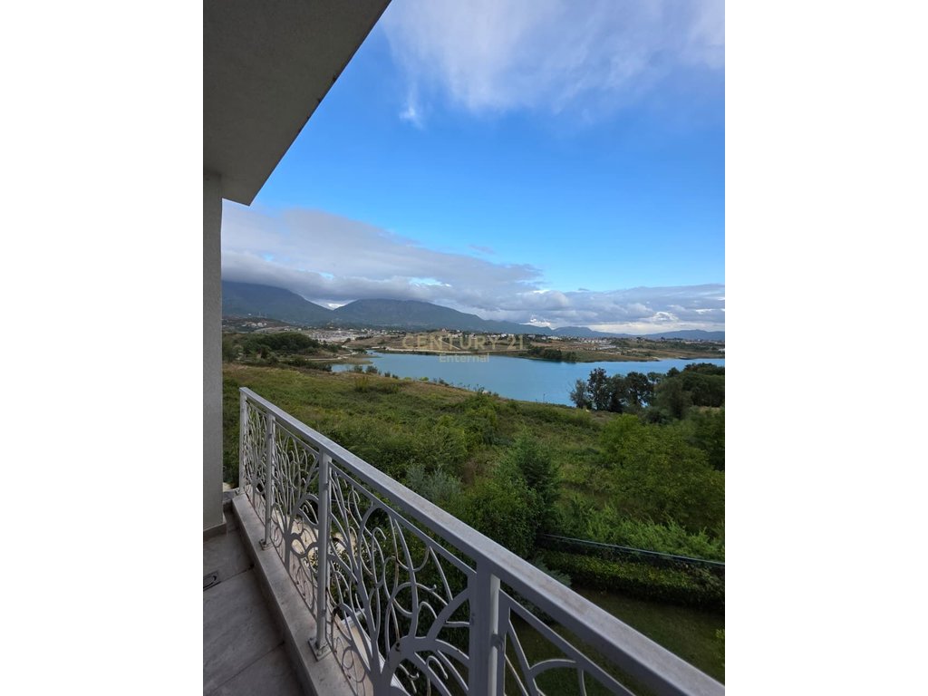 Villa for sale in Liqeni e Farkes