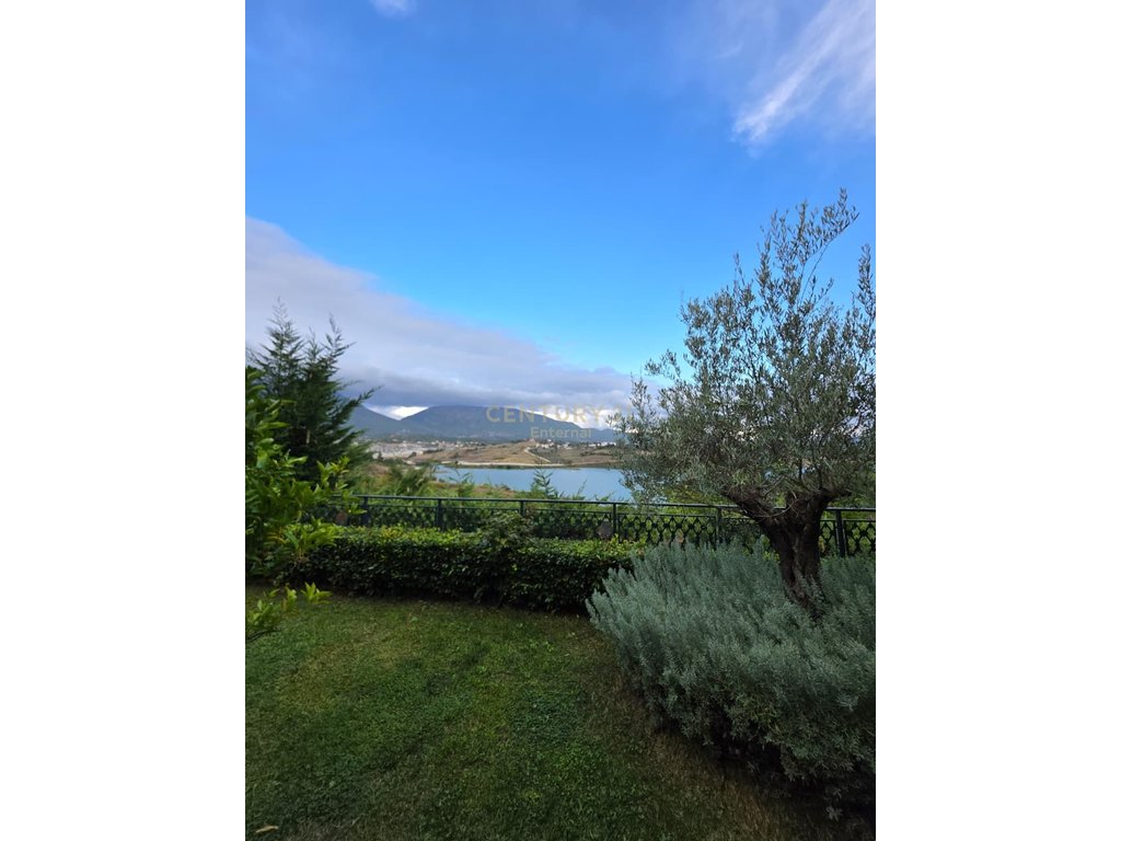 Villa for sale in Liqeni e Farkes
