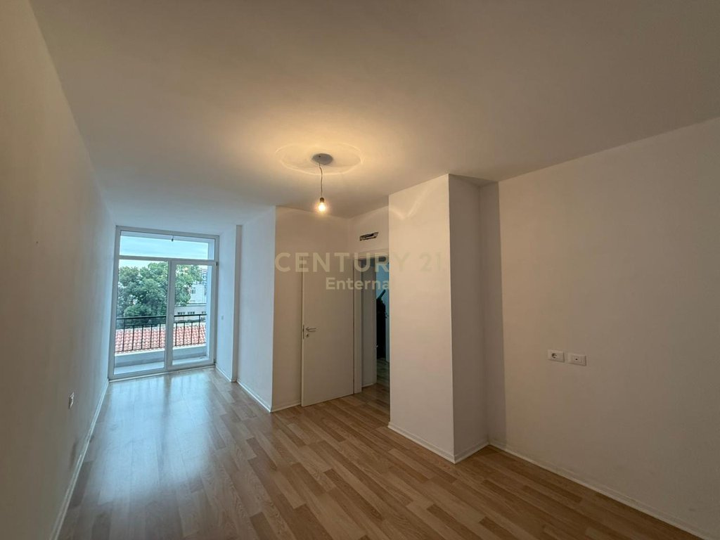 Apartment 2+1+2 for Office at United School