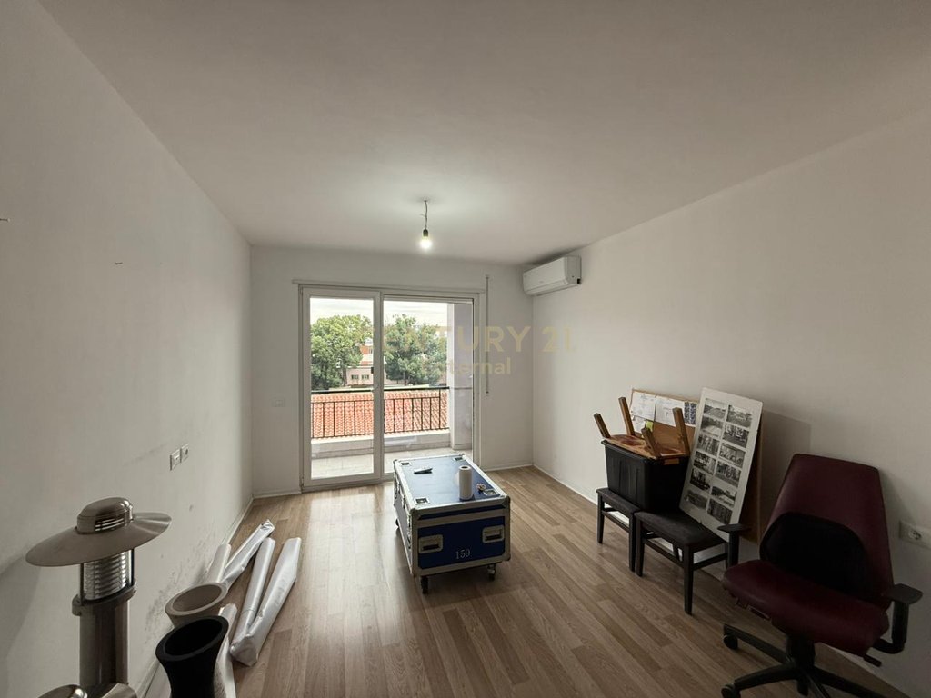 Apartment 2+1+2 for Office at United School