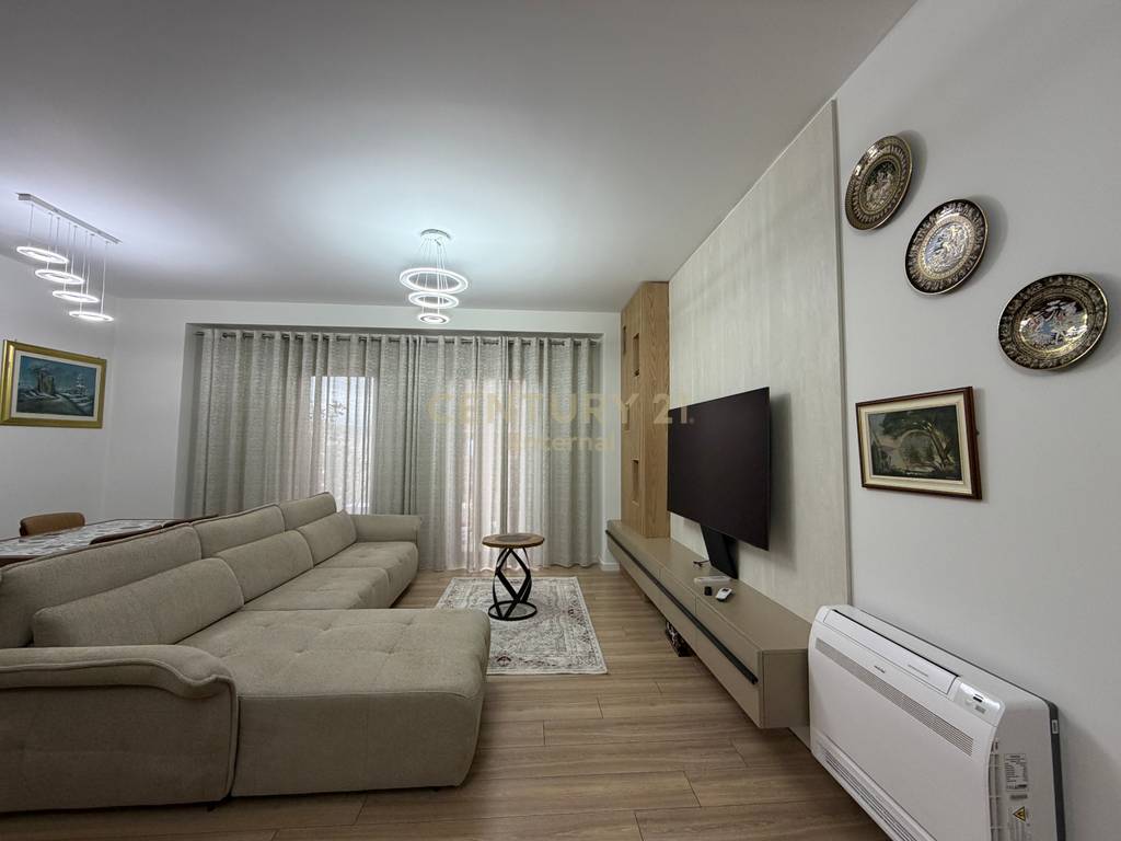 Apartment 3+1+2 + parking in Garden Building