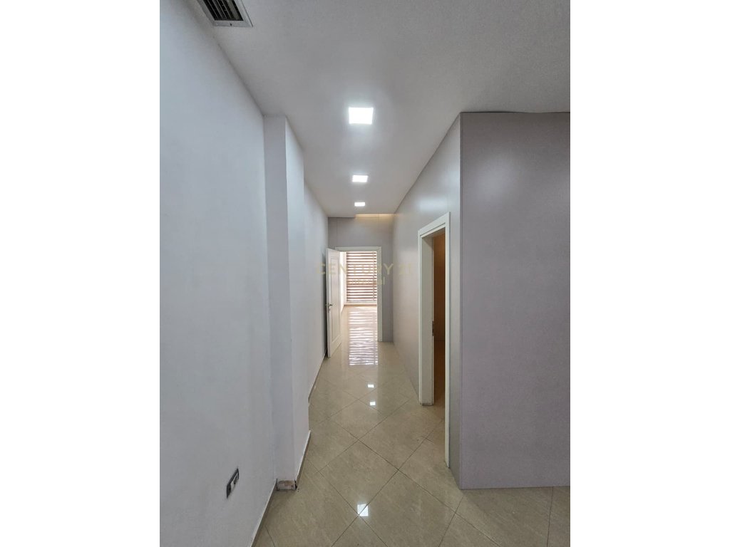 Commercial premises for sale at Pallati me Shigjeta