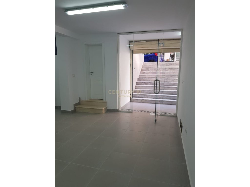 Commercial premises for sale in the Paris Commune