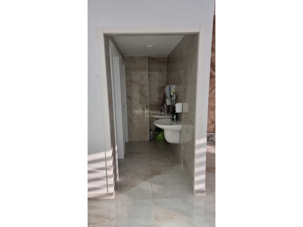 Commercial Unit for Rent at Pharmacy 10
