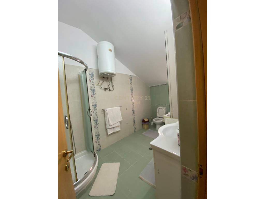 APARTAMENT 3+1+POST PARKIMI ME QIRA TEK KRISTAL CENTER