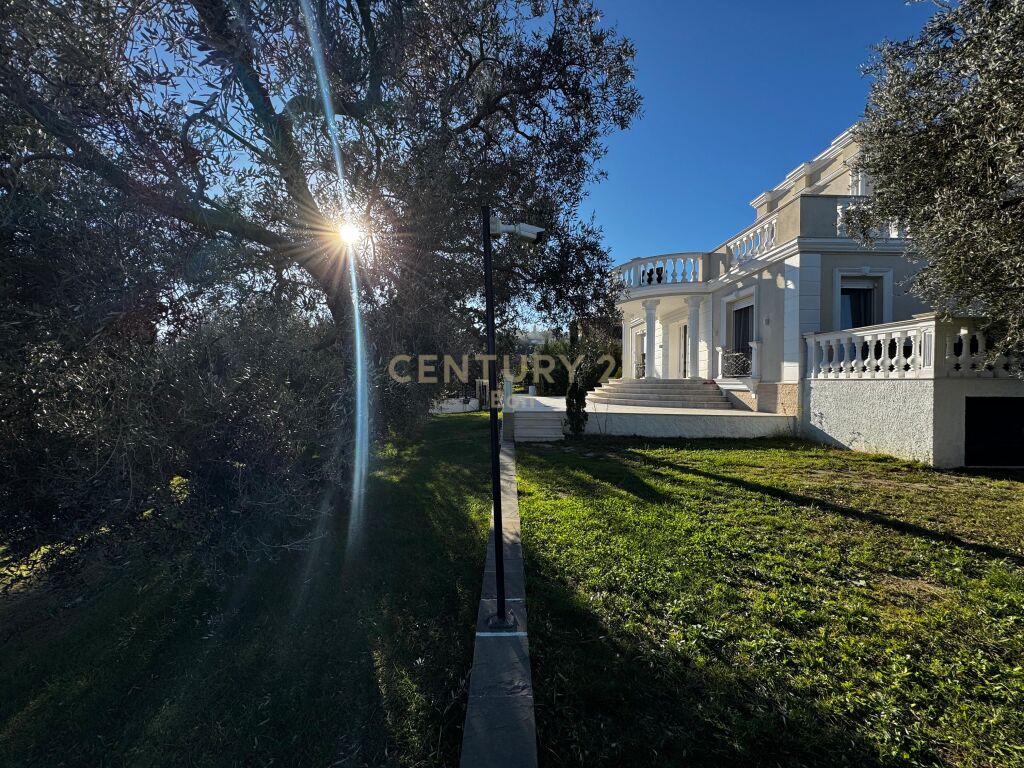LUXURY VILLA FOR SALE IN THE NEW NEIGHBORHOOD, DURRES!