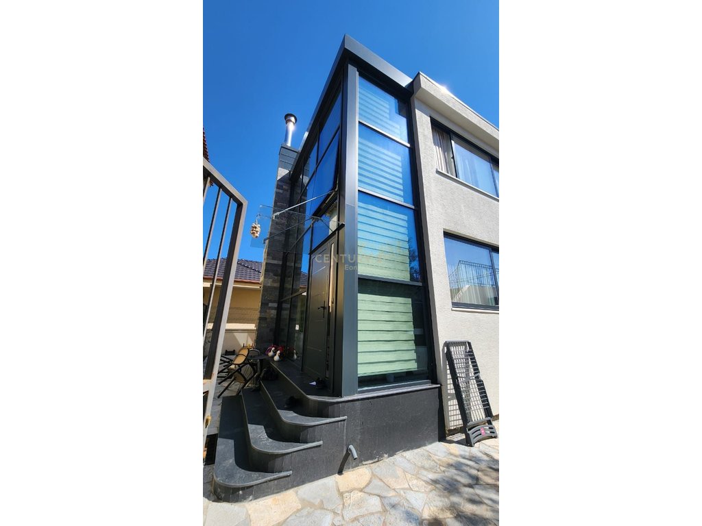 2-STOREY VILLA FOR SALE ON DURRES BEACH!